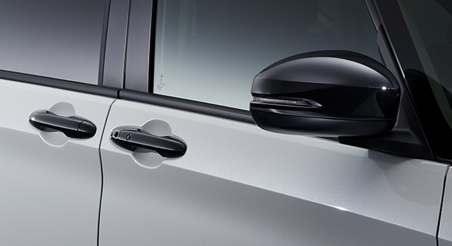 ドアミラー〈クリスタルブラック・パール〉／アウタードアハンドル〈クリスタルブラック・パール〉