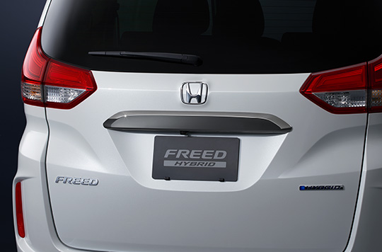 リアライセンスガーニッシュ〈ダーククロームメッキ〉