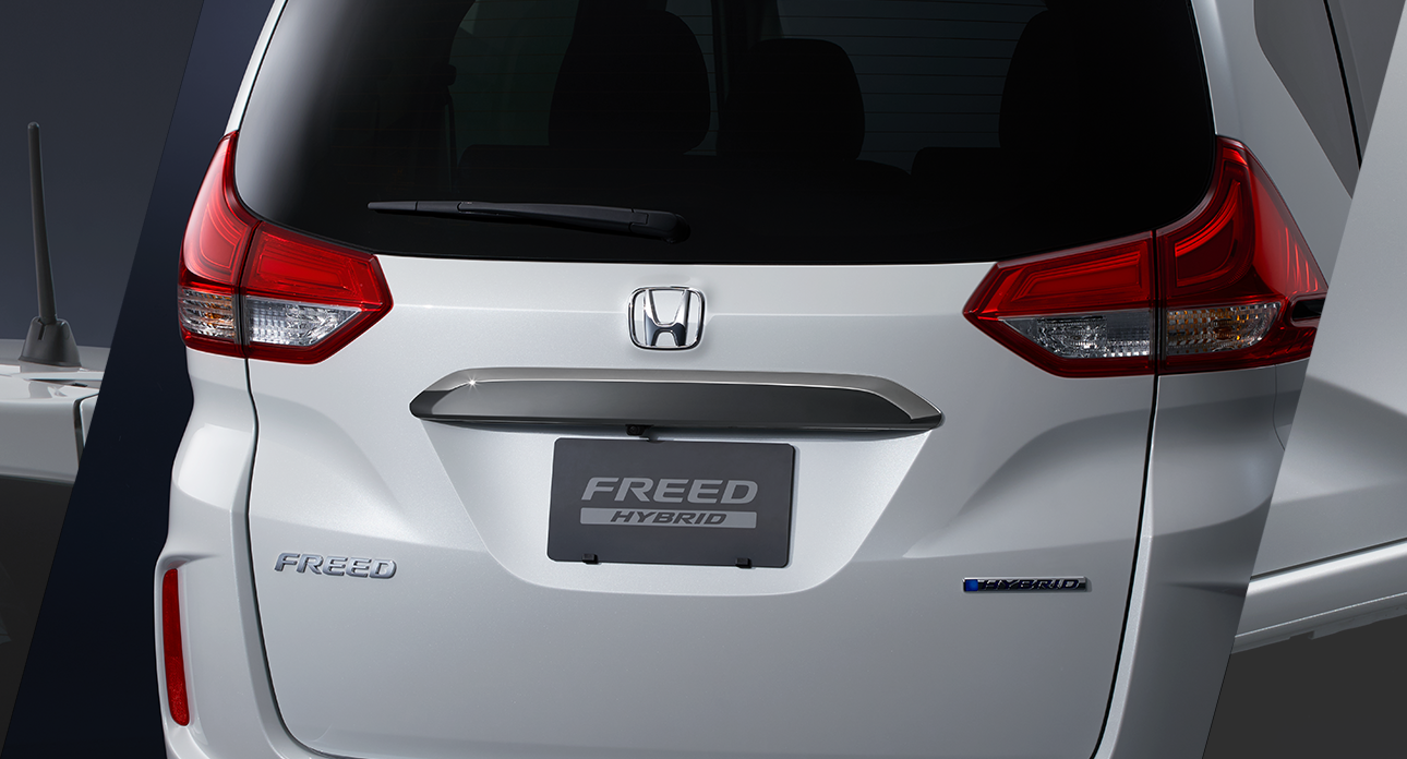 リアライセンスガーニッシュ〈ダーククロームメッキ〉