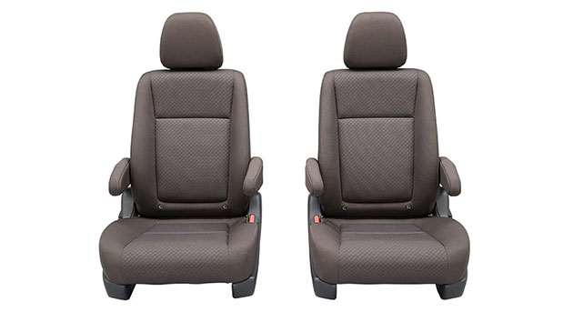 2列目キャプテンシート