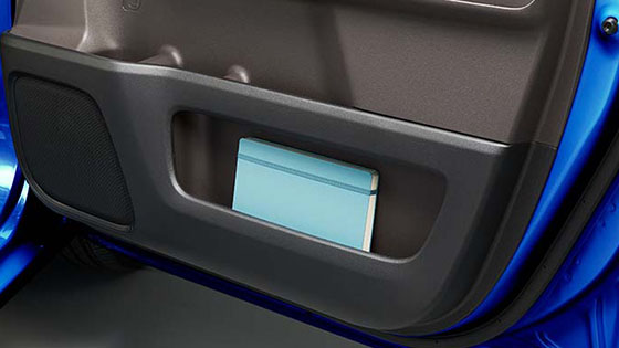 ボトルホルダー付大型ドアポケット（運転席/助手席）