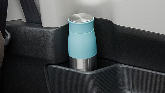 リアサイド・ドリンクホルダー（両側）