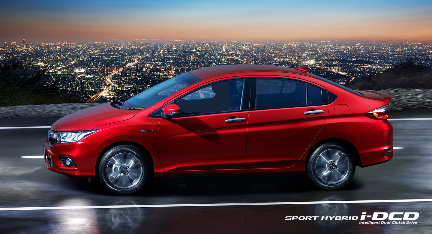 SPORT HYBRID i-DCDを搭載し、低燃費と、スポーティーな走りを追求