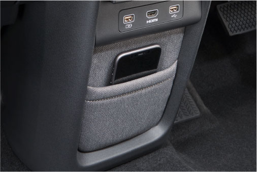 センターロアーポケット