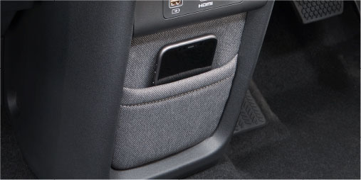 センターロアーポケット