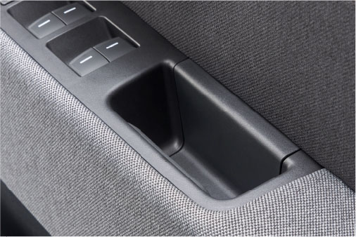 ドアプルポケット（全席）