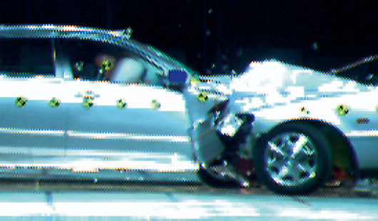 �e�X�g�ԗ��ɂ��N���}���݂̏Փˎ���