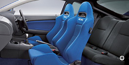 �C���e���A�J���[�̓u���[
