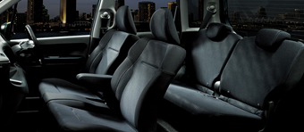 Photo  :  DIVA�iFF�j �C���e���A�J���[�̓u���b�N�@���[�J�[�I�v�V�����i�i�r�����p�X�y�V�����p�b�P�[�W�j�A�f�B�[���[�I�v�V�����i�M���U�Y�i�r�Q�[�V�����j������ �J�b�g�{�f�B�ɂ��B�e�@���[�^�[�ނ͎B�e�̂��ߓ_���@��ʂ̓n���R�~����