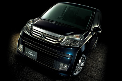 Photo : DIVA�iFF�j�{�f�B�J���[�̓v���~�A���~�X�e�B�b�N�i�C�g�E�p�[�� ���[�J�[�I�v�V�����i�i�r�����p�X�y�V�����p�b�P�[�W�j�A�f�B�[���[�I�v�V�����i�M���U�Y �i�r�Q�[�V�����j������