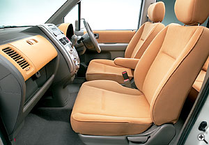 �C���e���A�J���[�̓E�b�f�B�u���E��