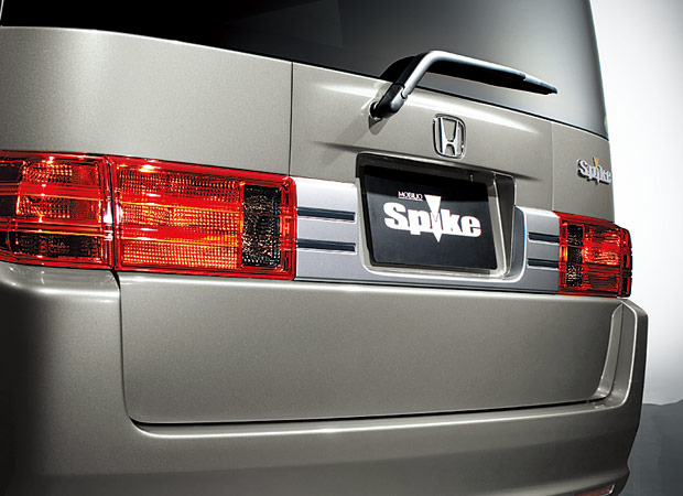 AU�^�C�v�iFF�j �{�f�B�J���[�̓M�����N�V�[�O���[�E���^���b�N