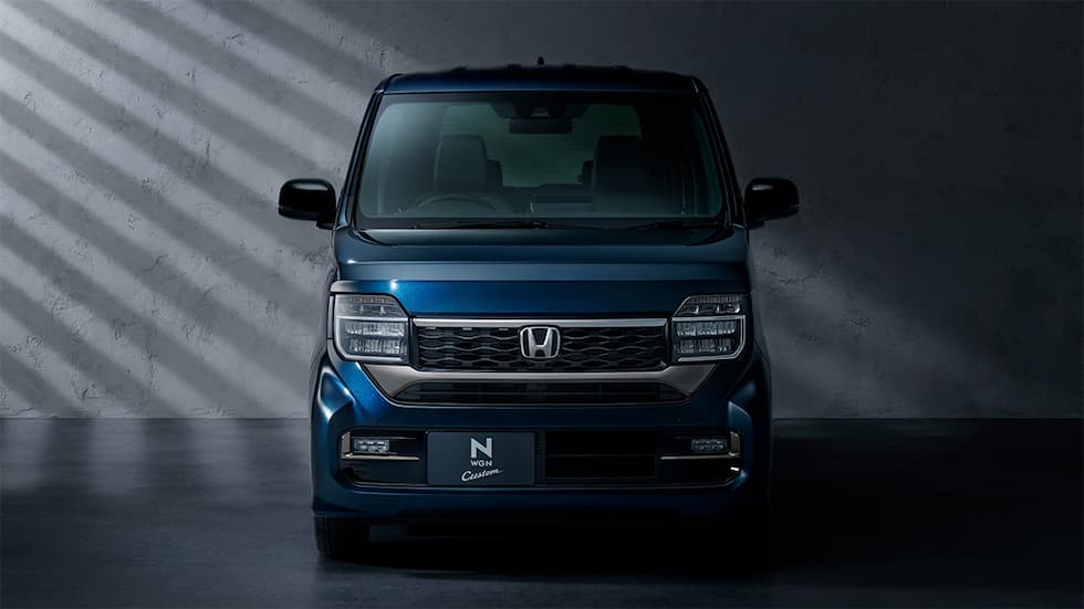 Photo：N-WGN Custom L・ターボ （FF）　ボディーカラーはミッドナイトブルービーム・メタリック　ディーラーオプション装着車