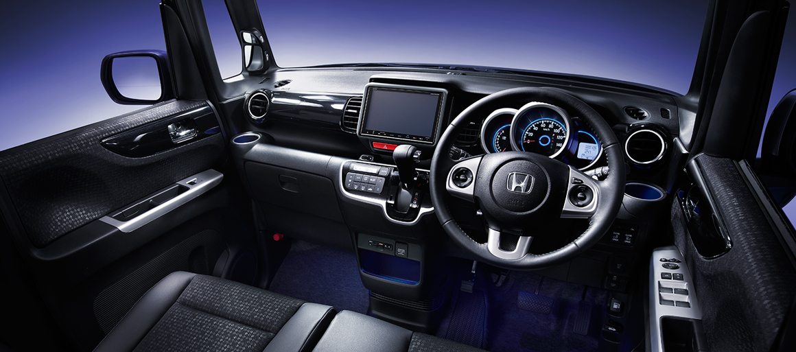 Photo：G・ターボLパッケージ（FF）　メーカーオプション、ディーラーオプション装着車