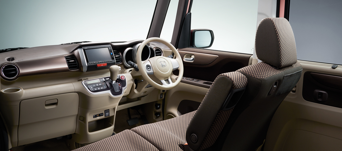 Photo：G・Lパッケージ（FF）2トーンカラースタイル 〈プレミアムピンク・パール＆ブラウン〉　ディーラーオプション装着車