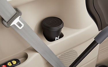 ドリンクホルダー(リアルーム左側)