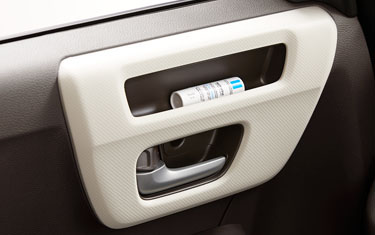 フロントドアアッパーポケット（左右）