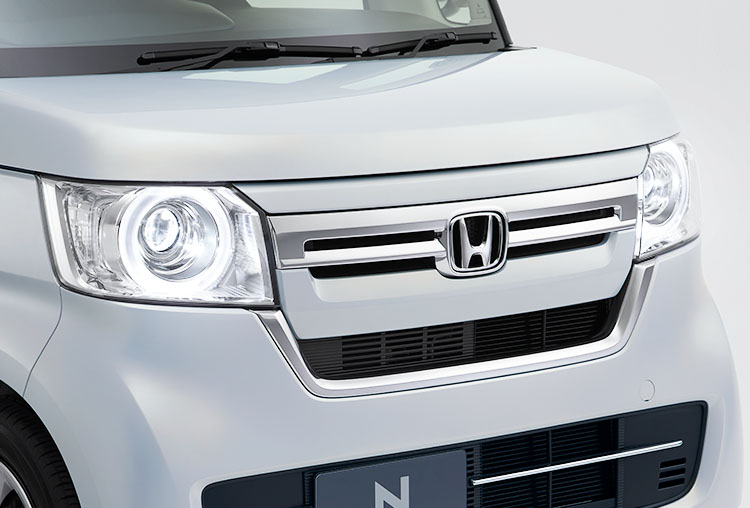 凜々しさのなかに愛嬌を感じさせる丸目のフルLEDヘッドライト。