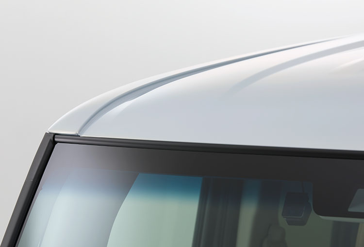 樹脂製モールをなくすことで、見た目にもすっきりとしたルーフ。