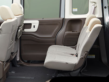 チップアップ&ダイブダウン機構付スライドリアシート