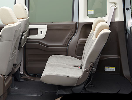 チップアップ&ダイブダウン機構付スライドリアシート