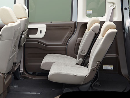 チップアップ&ダイブダウン機構付スライドリアシート