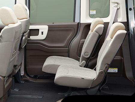 チップアップ&ダイブダウン機構付スライドリアシート