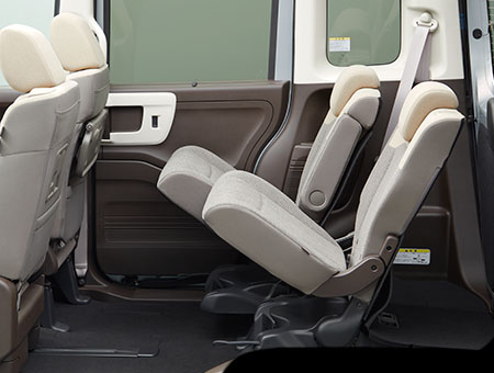 チップアップ&ダイブダウン機構付スライドリアシート