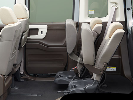 チップアップ&ダイブダウン機構付スライドリアシート