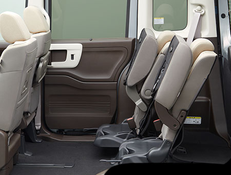 チップアップ&ダイブダウン機構付スライドリアシート