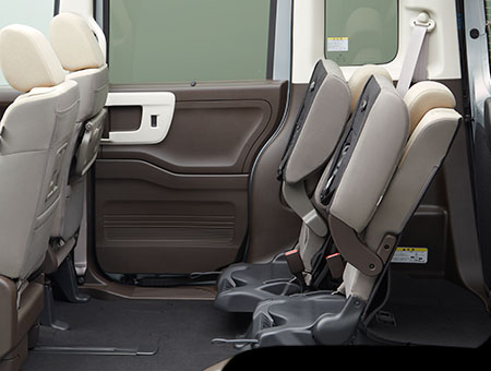 チップアップ&ダイブダウン機構付スライドリアシート