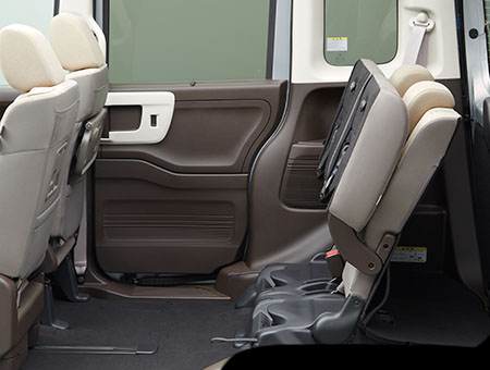 チップアップ&ダイブダウン機構付スライドリアシート