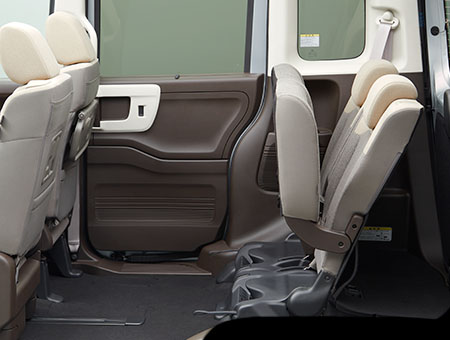 チップアップ&ダイブダウン機構付スライドリアシート