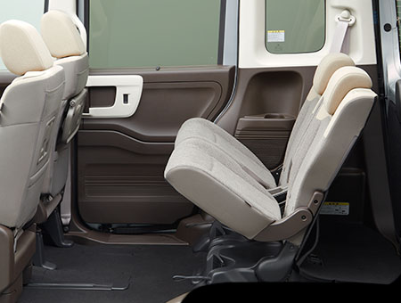 チップアップ&ダイブダウン機構付スライドリアシート