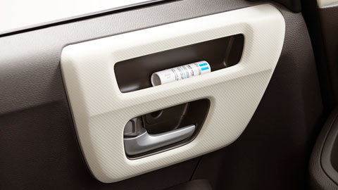 フロントドアアッパーポケット（左右）