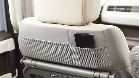 シートバックアッパーポケット（運転席/助手席）