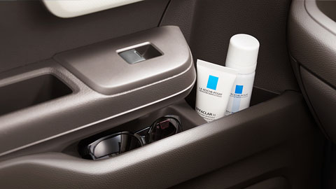 フロントドアミドルポケット（助手席）