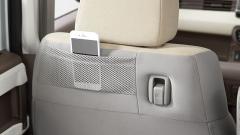 シートバックアッパーポケット（運転席/助手席）