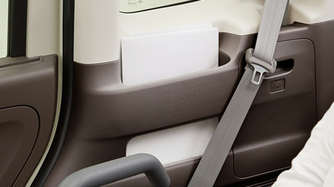 サイドポケット（リアルーム右側）