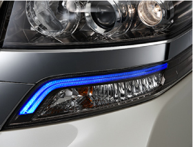 �t�����g�A�N�Z�T���[LED�i�u���[���j��G�̓z���C�g�B