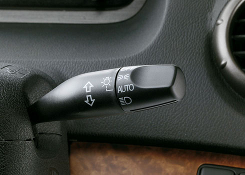 �I�[�g���C�g�R���g���[��