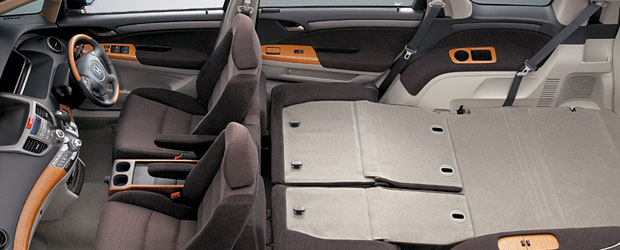 2��ڃV�[�g��|���ƍL��ȃt���b�g�X�y�[�X