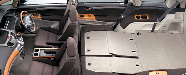 2��ڃV�[�g��|���ƍL��ȃt���b�g�X�y�[�X