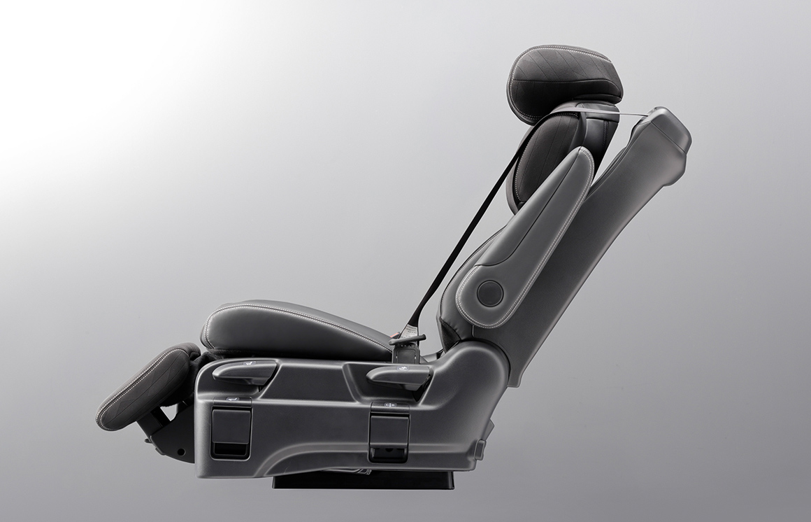 背もたれは中折れ機構付