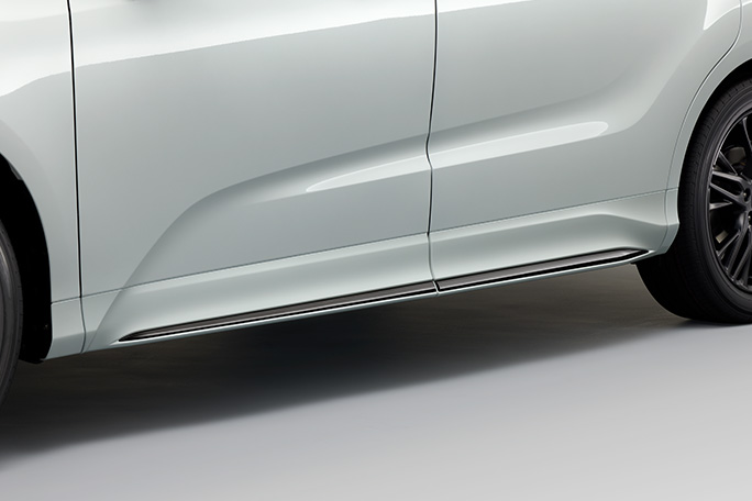 エアロダイナミクス・ドアロアーガーニッシュ〈ブラッククロームメッキモール付〉