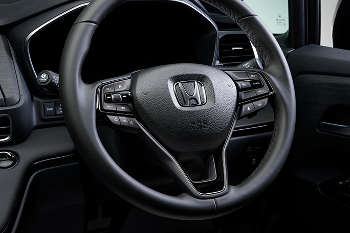 本革巻ステアリングホイール〈ピアノブラックガーニッシュ付〉