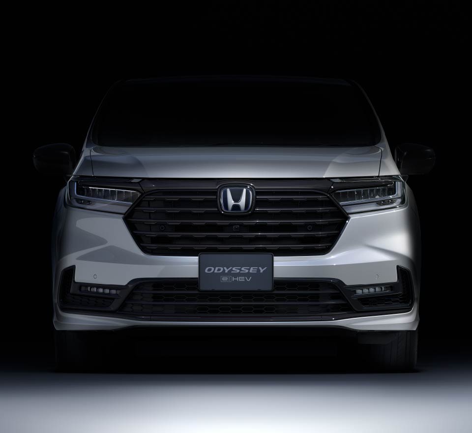 e:HEV ABSOLUTE・EX BLACK EDITION　ボディーカラーはプラチナホワイト・パール　ディーラーオプション装着車