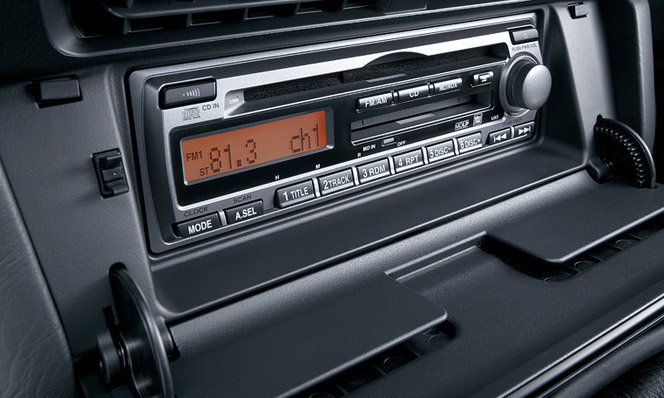  AM/FM�`���[�i�[�tMD/CD�v���[���[