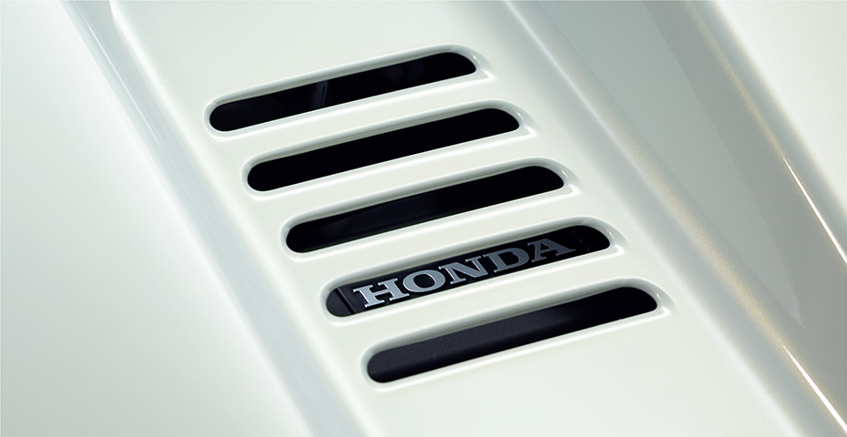 Photo：&alpha;（6MT）　ボディカラーはプレミアムスターホワイト・パール