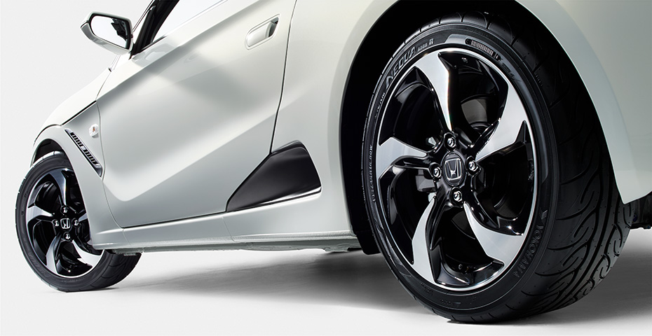 Photo：&alpha;（6MT）　ボディーカラーはプレミアムスターホワイト・パール